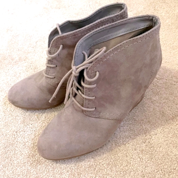 Women’s Lace Up Wedge Booties by Arizona, Taupe - Size 9.5 Lightly used - Picture 1 of 10